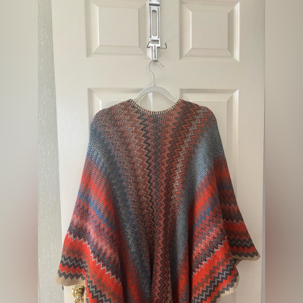 Vibrant Chevron Pattern Women's Ruana Wrap - Picture 4 of 5
